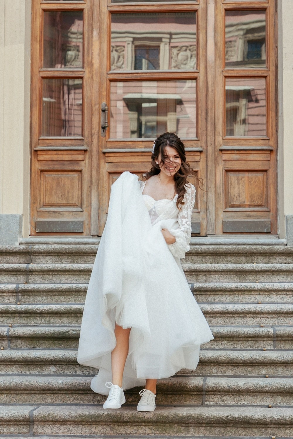 свадебное платье в спб, найти свадебный салон, букет для невесты, хороший ведущий на свадьбу, костюм для жениха, платье для невесты,  подшить свадебное платье, ателье свадебное, фотограф на свадьбу, выпуск, праздник, венчание