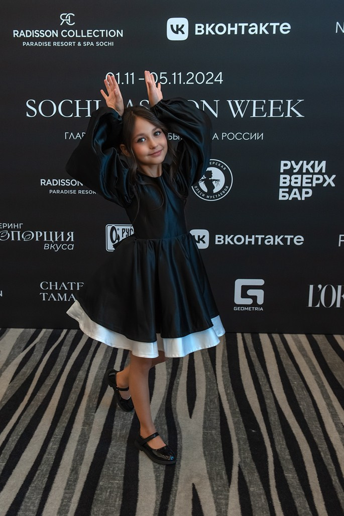 SochiFashionWeek2024 дизайнер Юлия Крылова. Семейный и коммерческий фотограф в Сочи Александр Бодунов