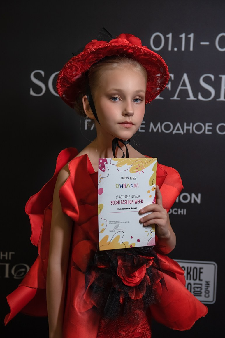 SochiFashionWeek2024 дизайнер Анохина Светлана. Семейный и коммерческий фотограф в Сочи Александр Бодунов