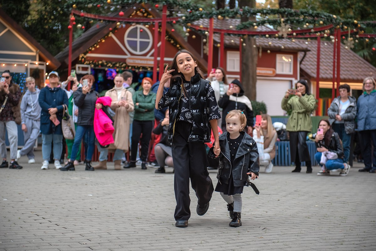Парк Ривьера дефиле HAPPYkids. Семейный и коммерческий фотограф в Сочи Александр Бодунов