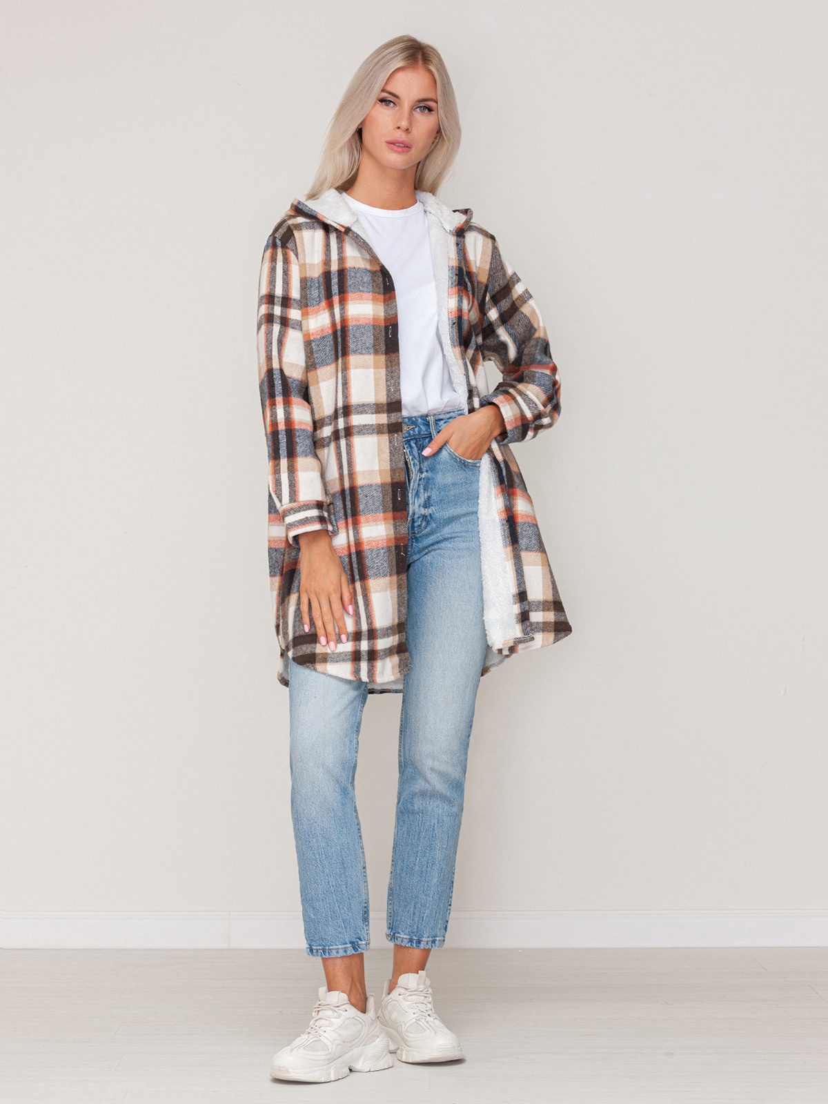 Фотосъёмка женских рубашек для валдберриз. Сборные фотосъёмки в Москве. фотосессии одежды.фотограф