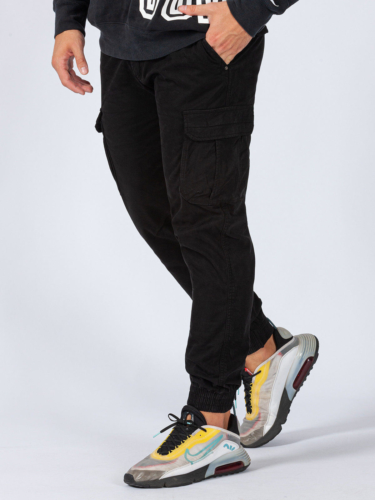 Фотосъёмка брюк на модели. Сборные фотосъёмки в Москве. фотосессии одежды.фотограф