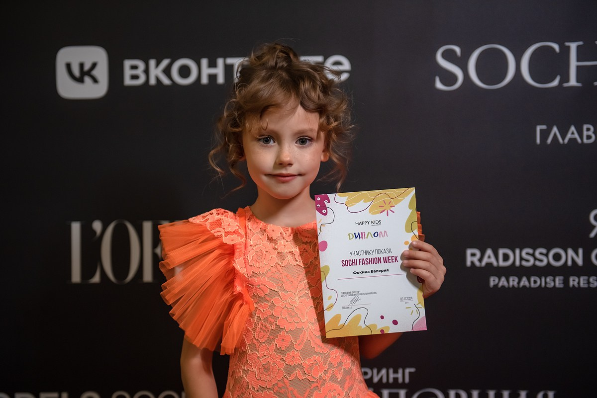 SochiFashionWeek2024 дизайнер Анохина Светлана. Семейный и коммерческий фотограф в Сочи Александр Бодунов
