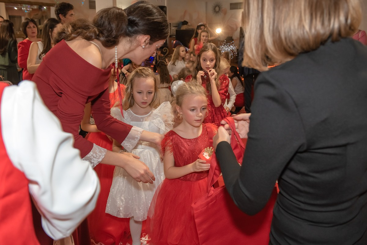Выпускной в детской школе моделей HAPPYkids 2024. Семейный и коммерческий фотограф в Сочи Александр Бодунов