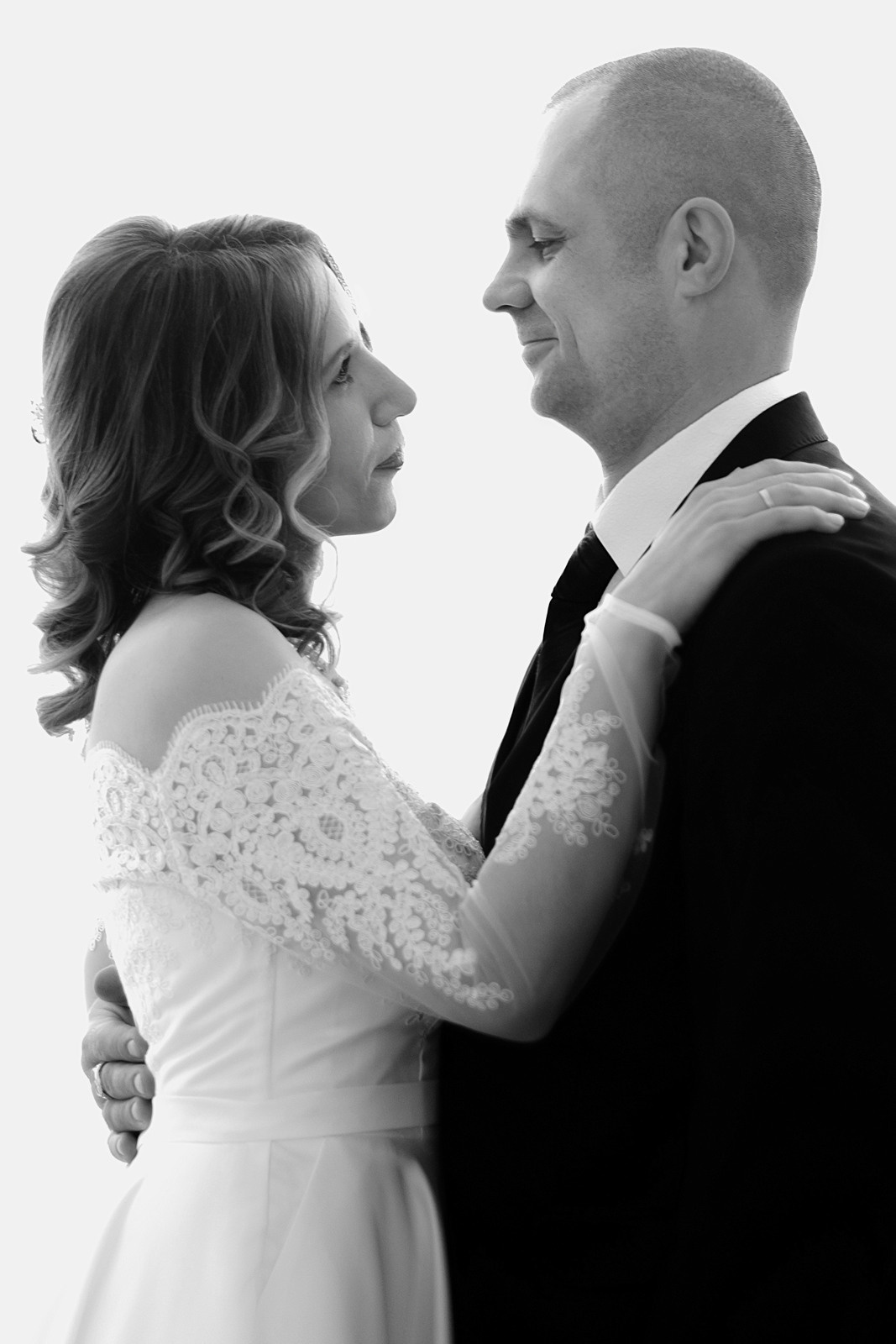 Свадебная фотосессия в светлой фотостудии Кемерово