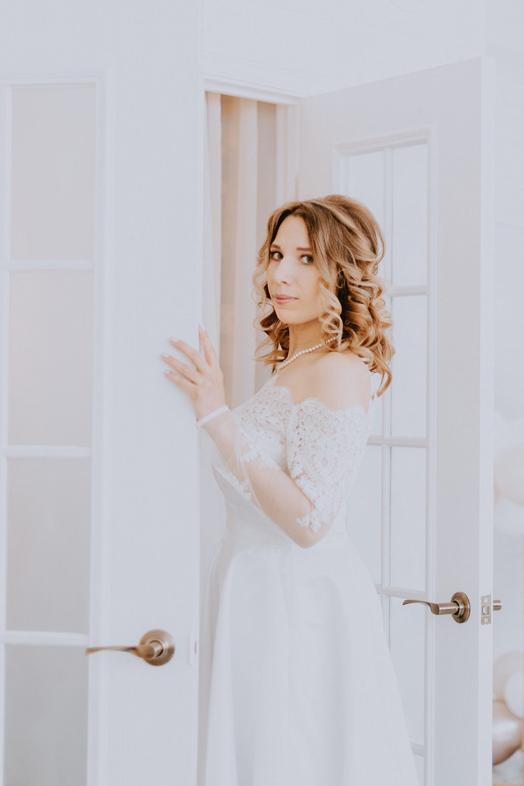 Свадебная фотосессия в светлой фотостудии Кемерово