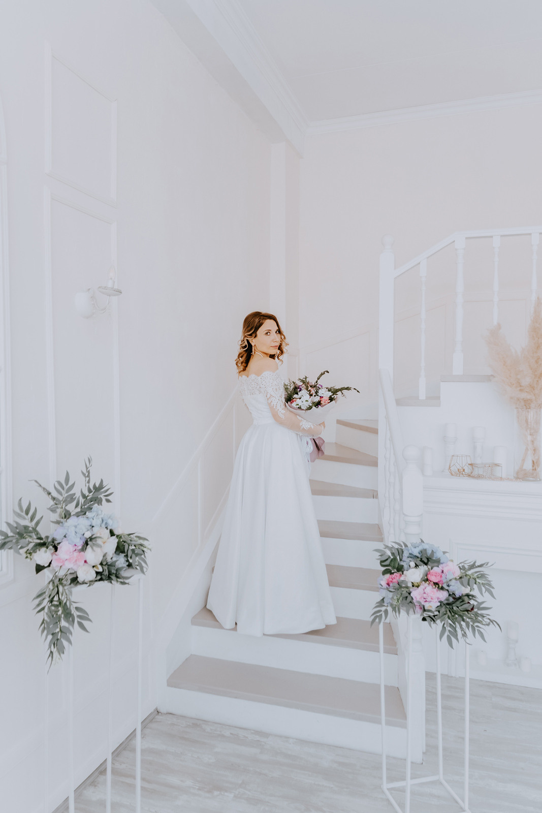 Свадебная фотосессия в светлой фотостудии Кемерово