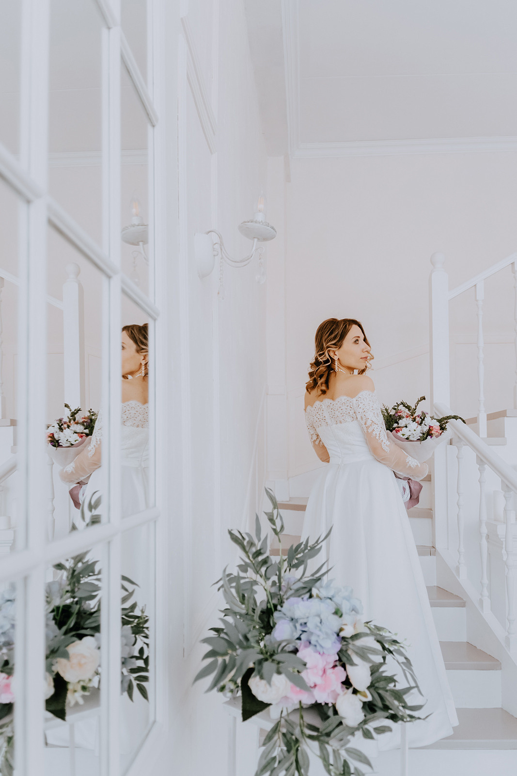 Свадебная фотосессия в светлой фотостудии Кемерово