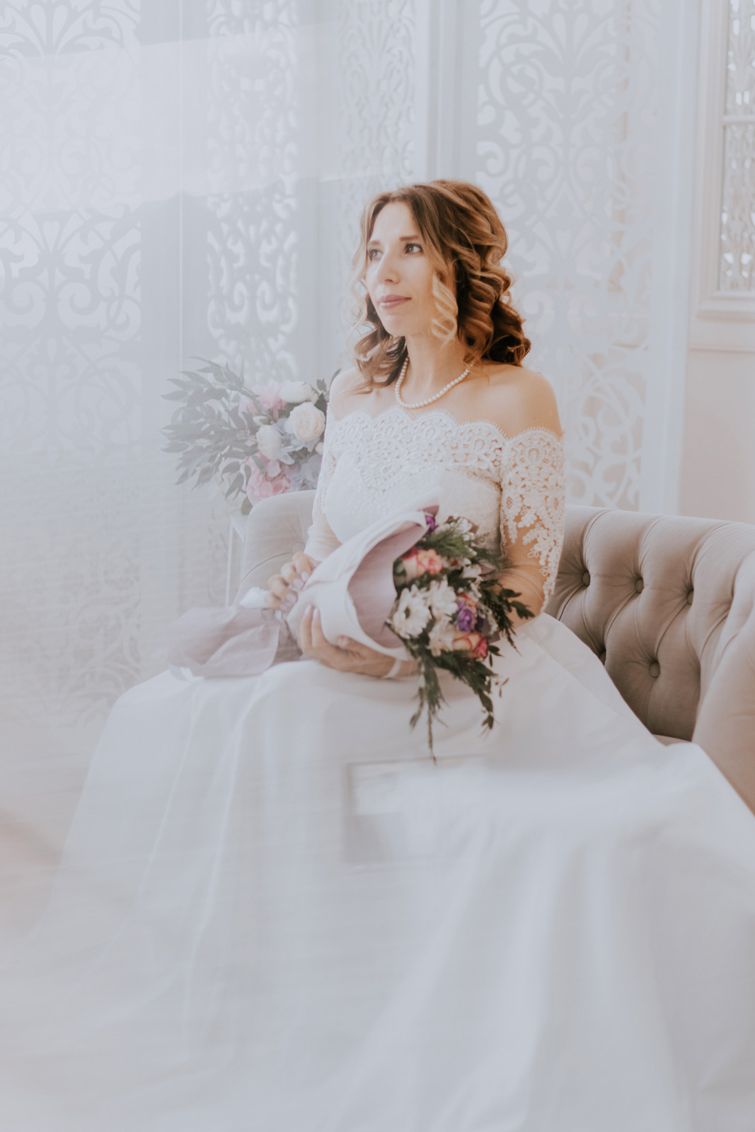 Свадебная фотосессия в светлой фотостудии Кемерово