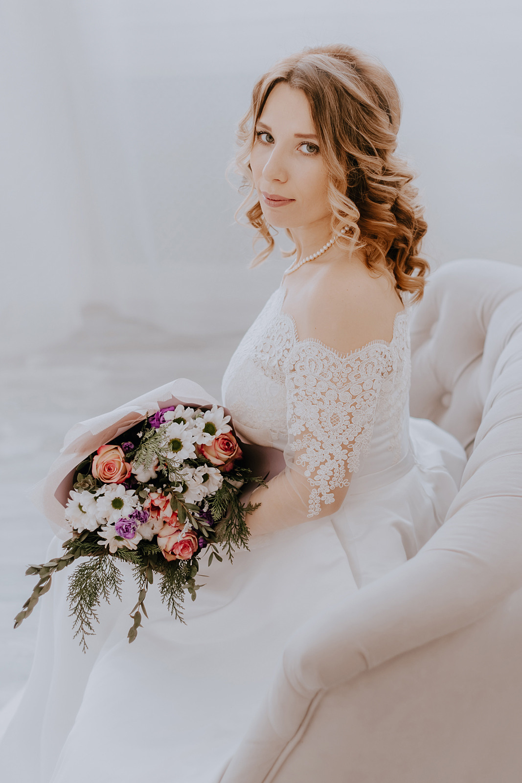 Свадебная фотосессия в светлой фотостудии Кемерово