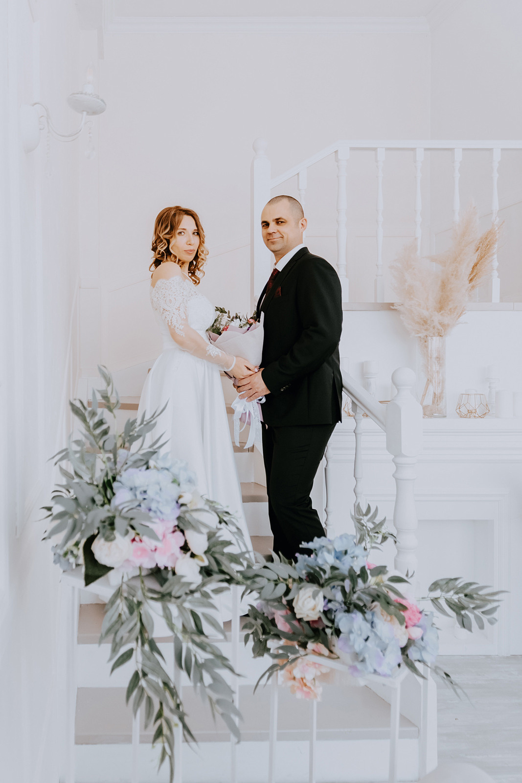 Свадебная фотосессия в светлой фотостудии Кемерово