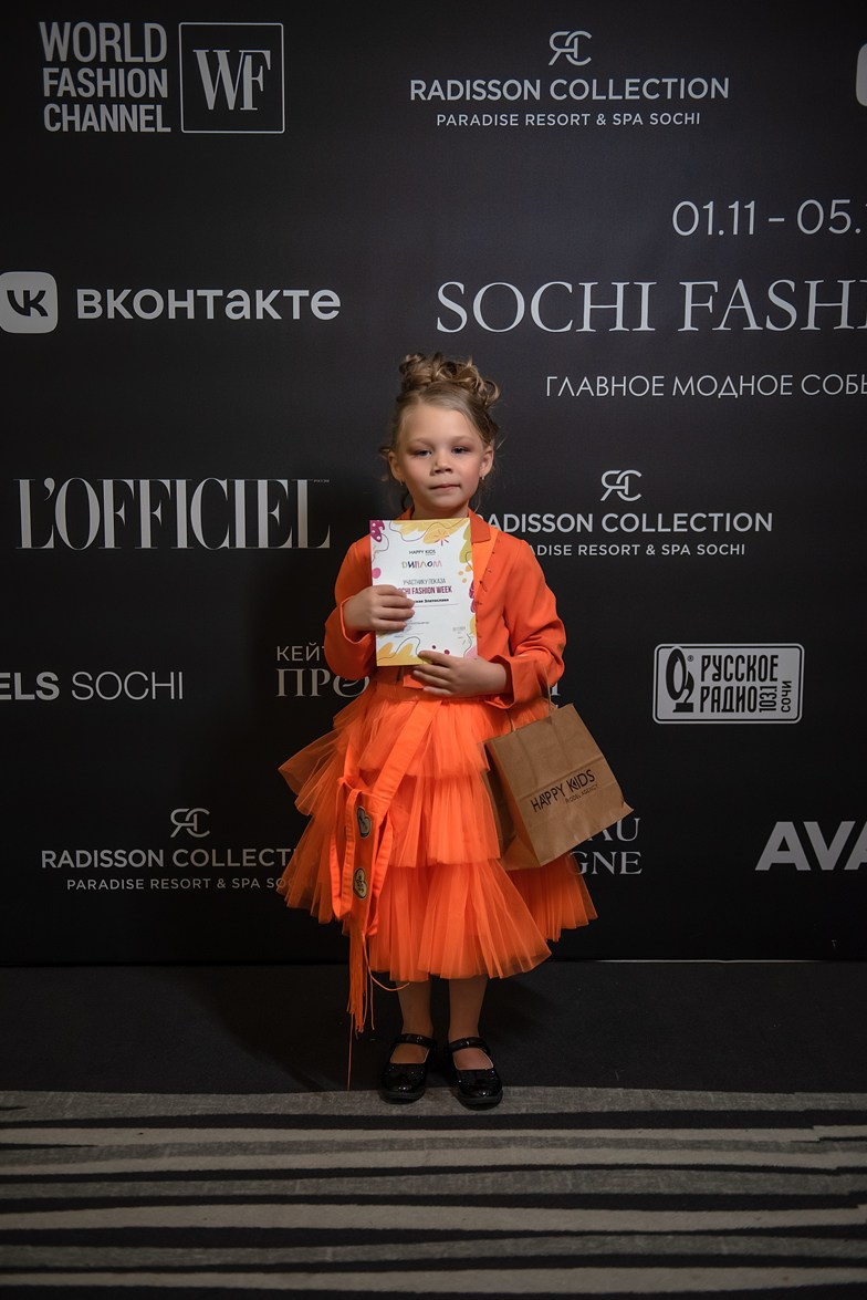 SochiFashionWeek2024 дизайнер Анохина Светлана. Семейный и коммерческий фотограф в Сочи Александр Бодунов