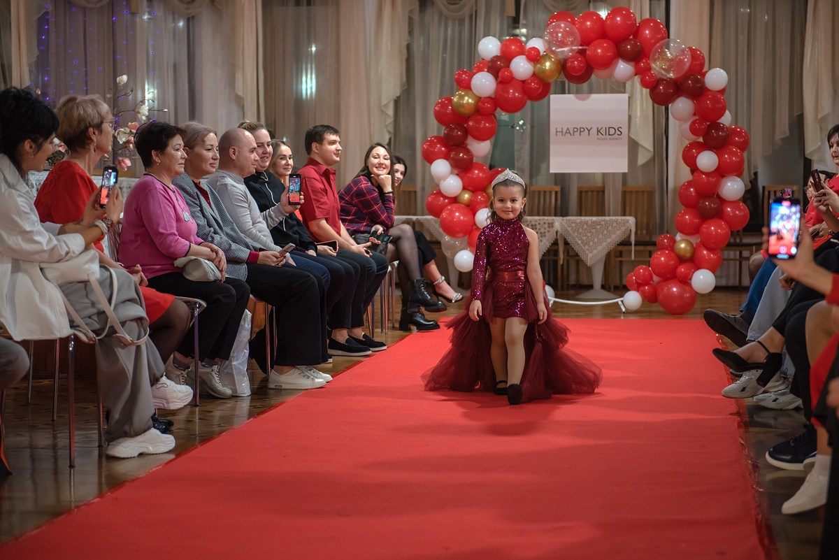 Выпускной в детской школе моделей HAPPYkids 2024. Семейный и коммерческий фотограф в Сочи Александр Бодунов