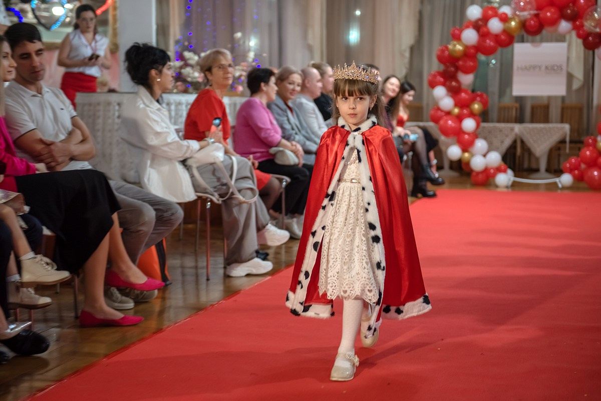 Выпускной в детской школе моделей HAPPYkids 2024. Семейный и коммерческий фотограф в Сочи Александр Бодунов