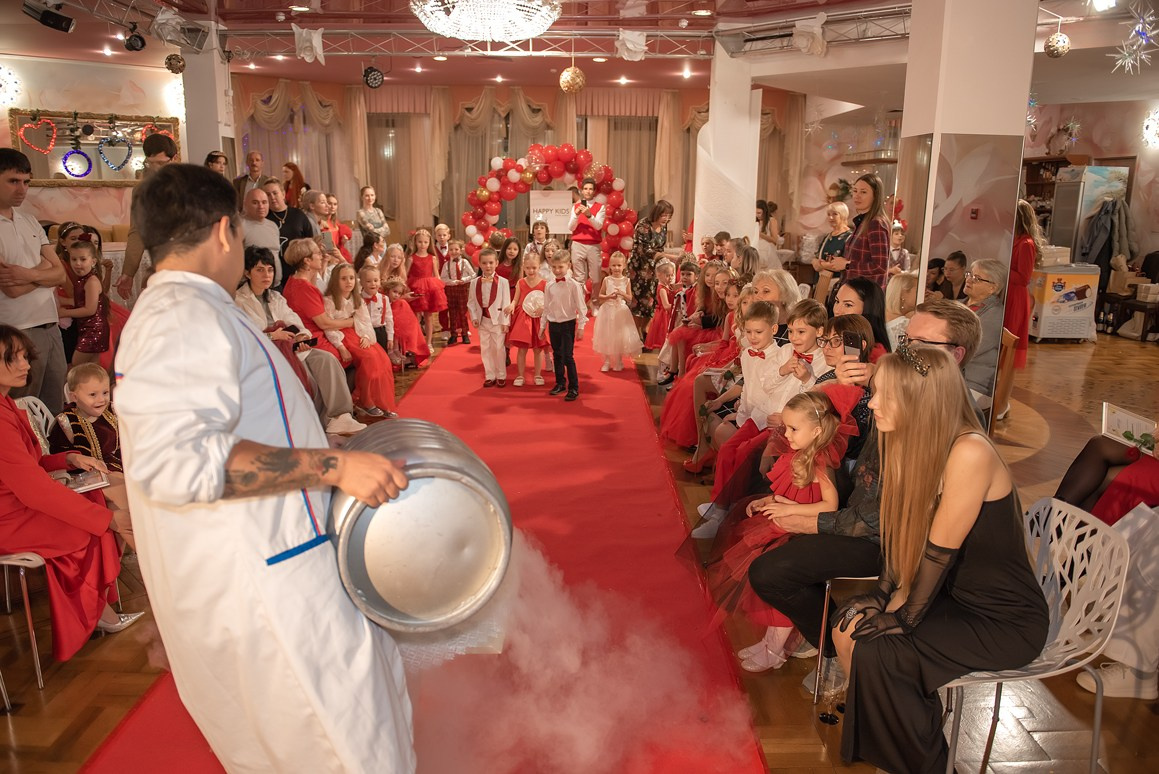 Выпускной в детской школе моделей HAPPYkids 2024. Семейный и коммерческий фотограф в Сочи Александр Бодунов