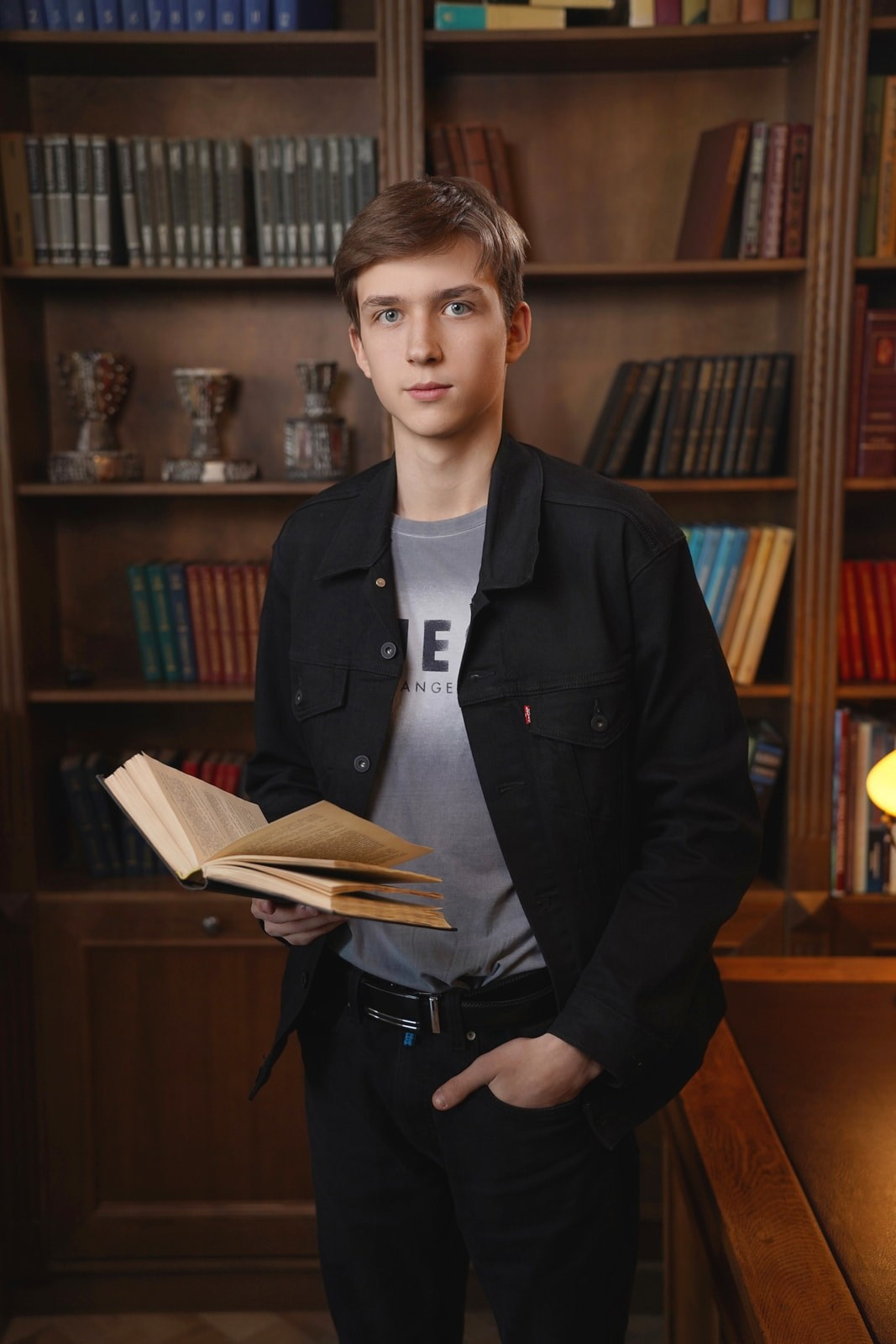 Выпускные альбомы Красноярск: фотосессия в Квартире Академика. СИГМА | Студия выпускных альбомов Красноярск