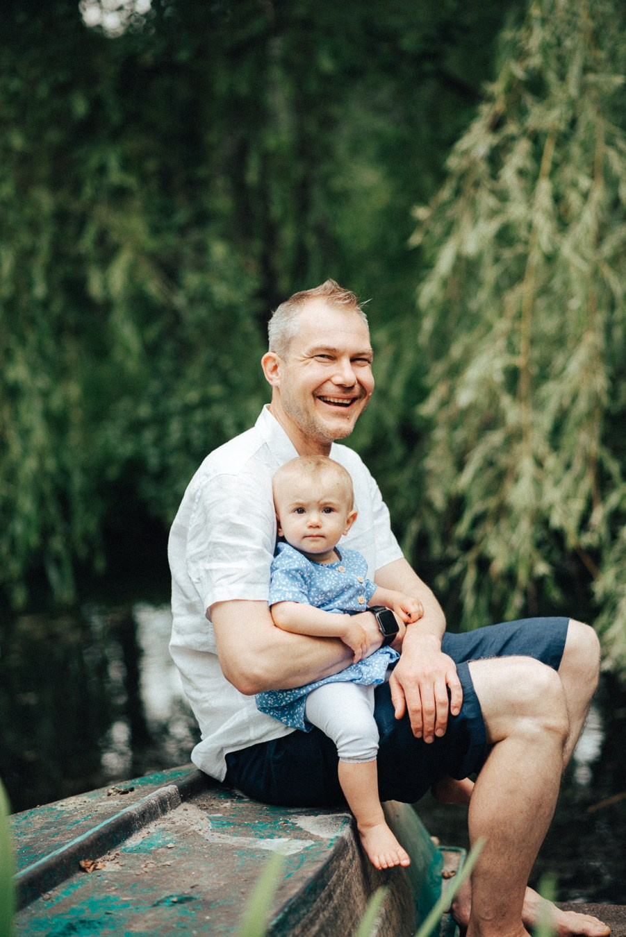 Коля, Ксюша, Саша, Андрей, Кира и бабушки | на даче