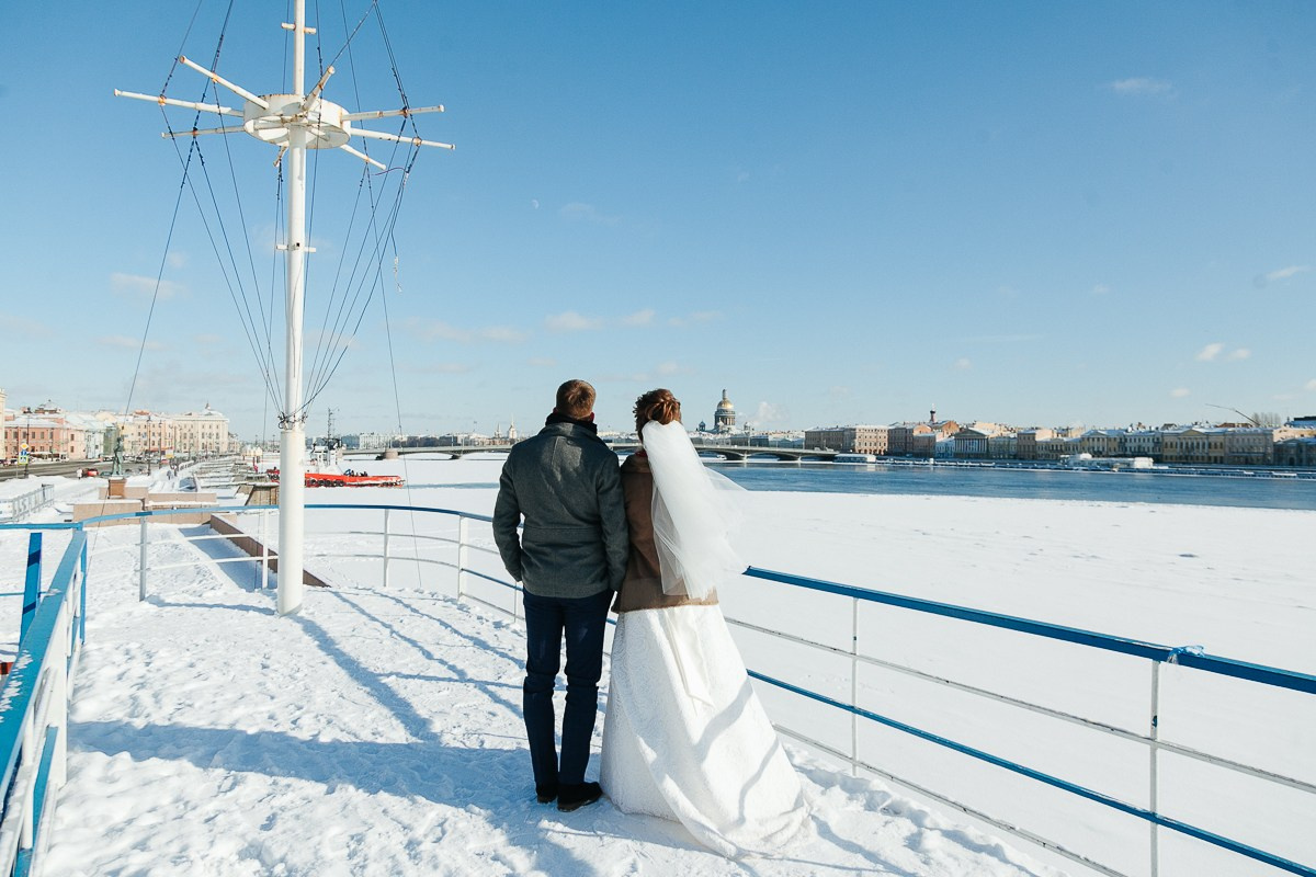 Зимняя свадебная фотосъемка в Санкт-Петербурге. Фотограф крещение венчание в Петербурге! Помогает подобрать храм и посоветовал душевного батюшку в СПб