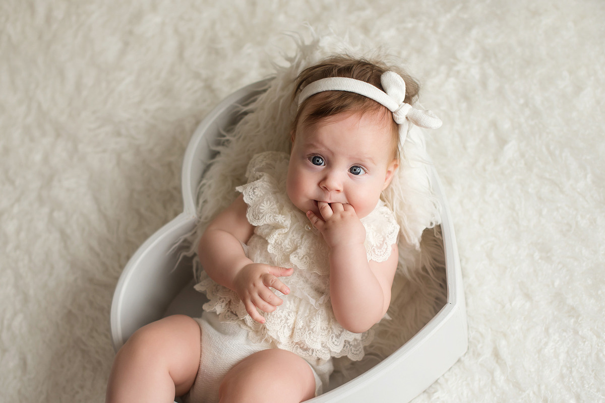 Аделина 7 месяцев. Фотограф новорожденных Елена Панова