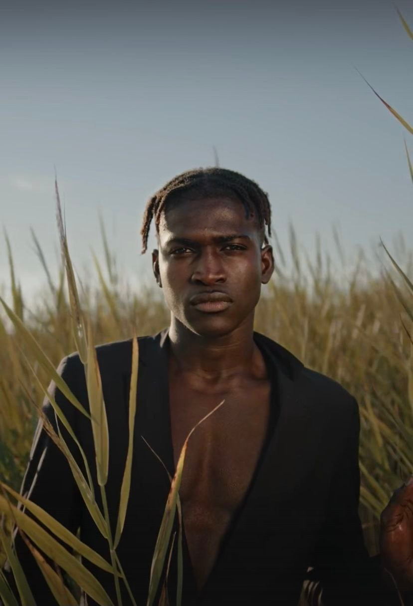 Сизей, 182 см. KED Production — продакшн из СПб. Создаём фото, видео и контент, который помогает брендам и селлерам продавать больше