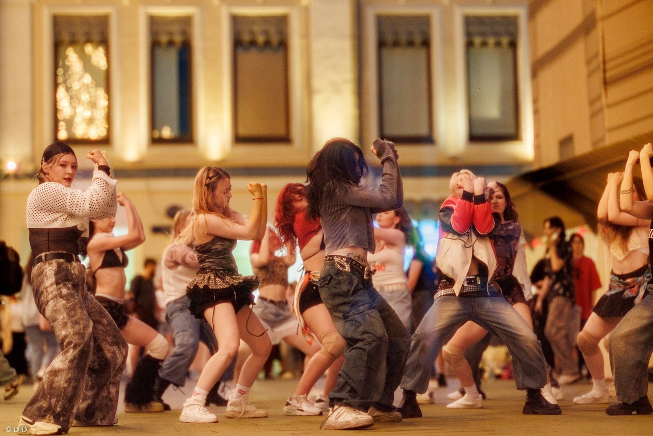 Cover dance in public'. Различные мероприятия и просто фотографии людей