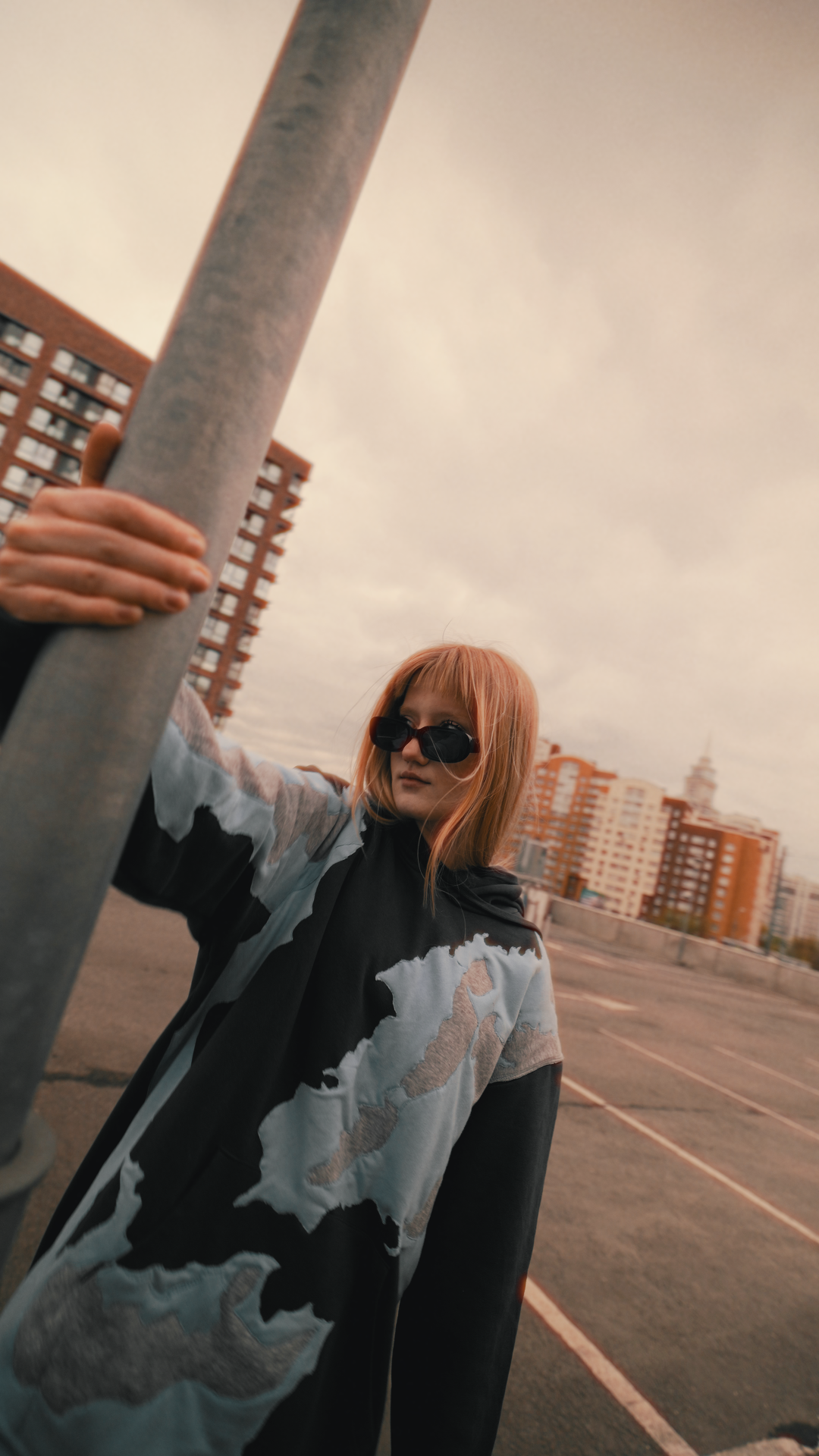 Fashion. Signal Dark Frame