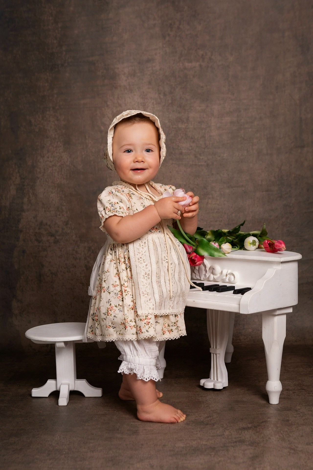 Фотозона с роялем. ФОТОГРАФ НА ГОДИК, БЕРЕМЕННОСТИ, НОВОРОЖДЕННЫХ, КРЕЩЕНИЯ МОСКВА