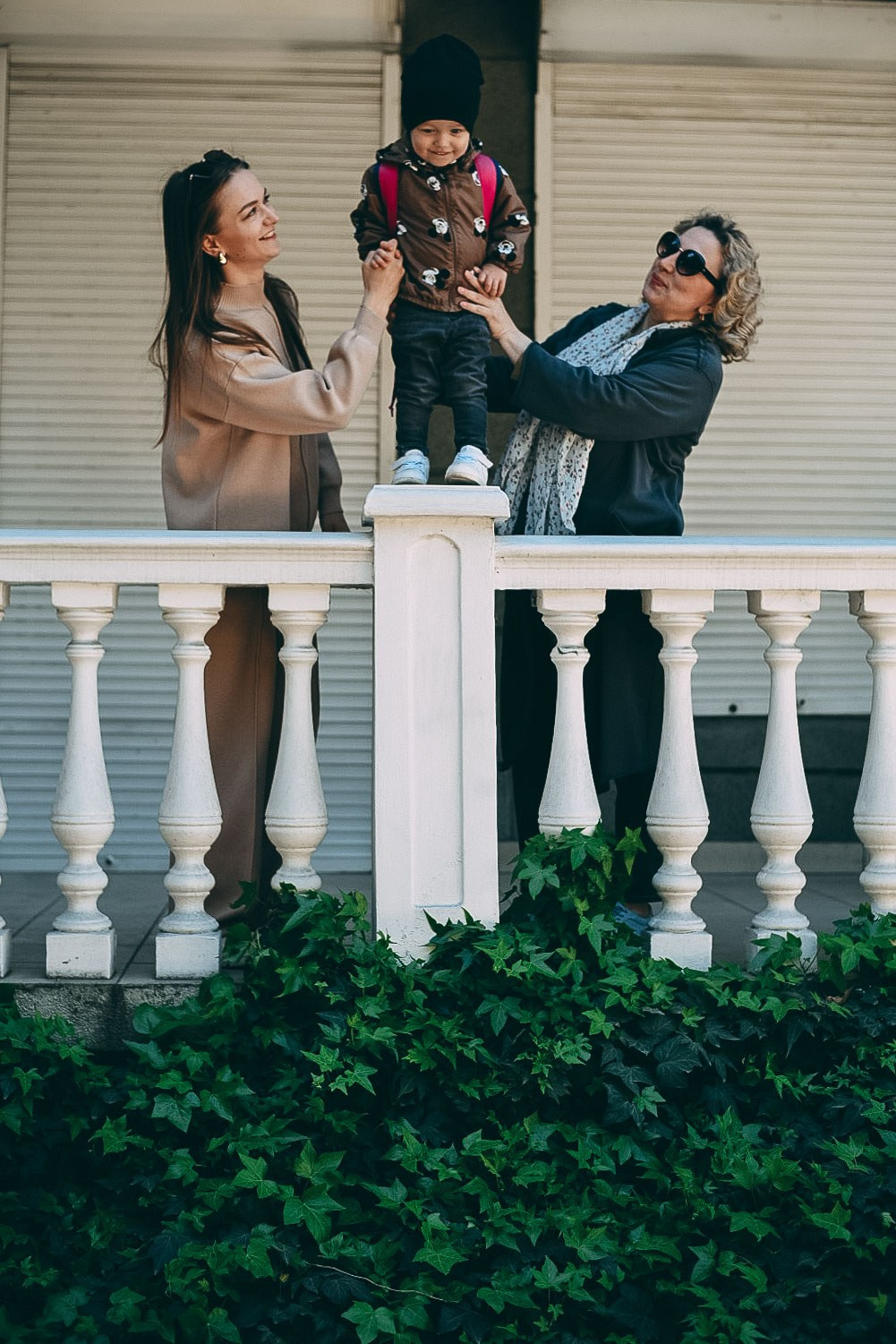 Семейная фотосессия дома плюс фотопрогулка. Фотограф в Сочи — Маргарита Поганова