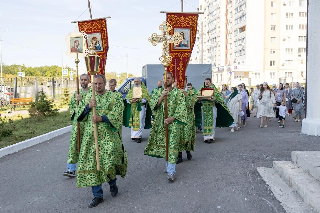Божественная Литургия в храме Нерукотворного образа Спасителя. Саратовское Северо-Западное благочиние