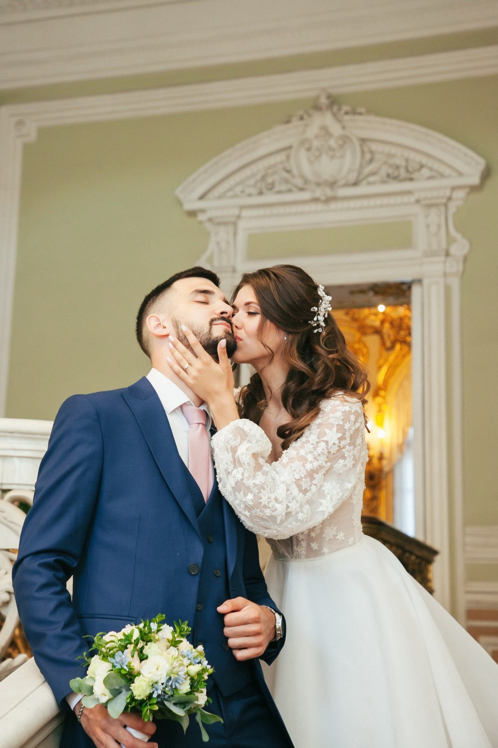 Свадебная фотопрогулка по СПб. Фотограф крещение венчание в Петербурге! Помогает подобрать храм и посоветовал душевного батюшку в СПб