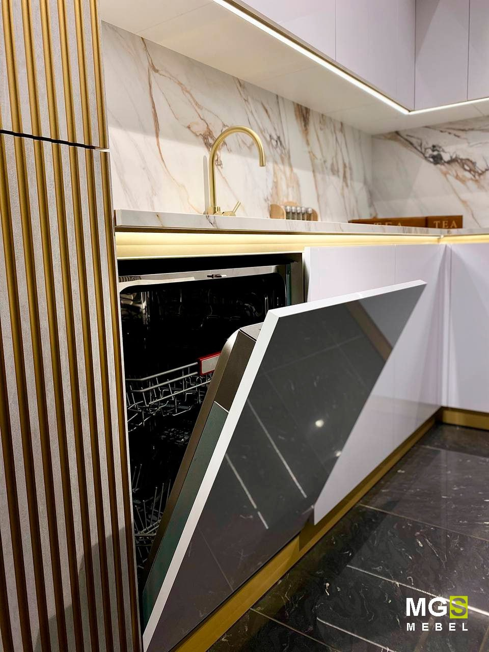 Духовка, встроенная в кухонный гарнитур