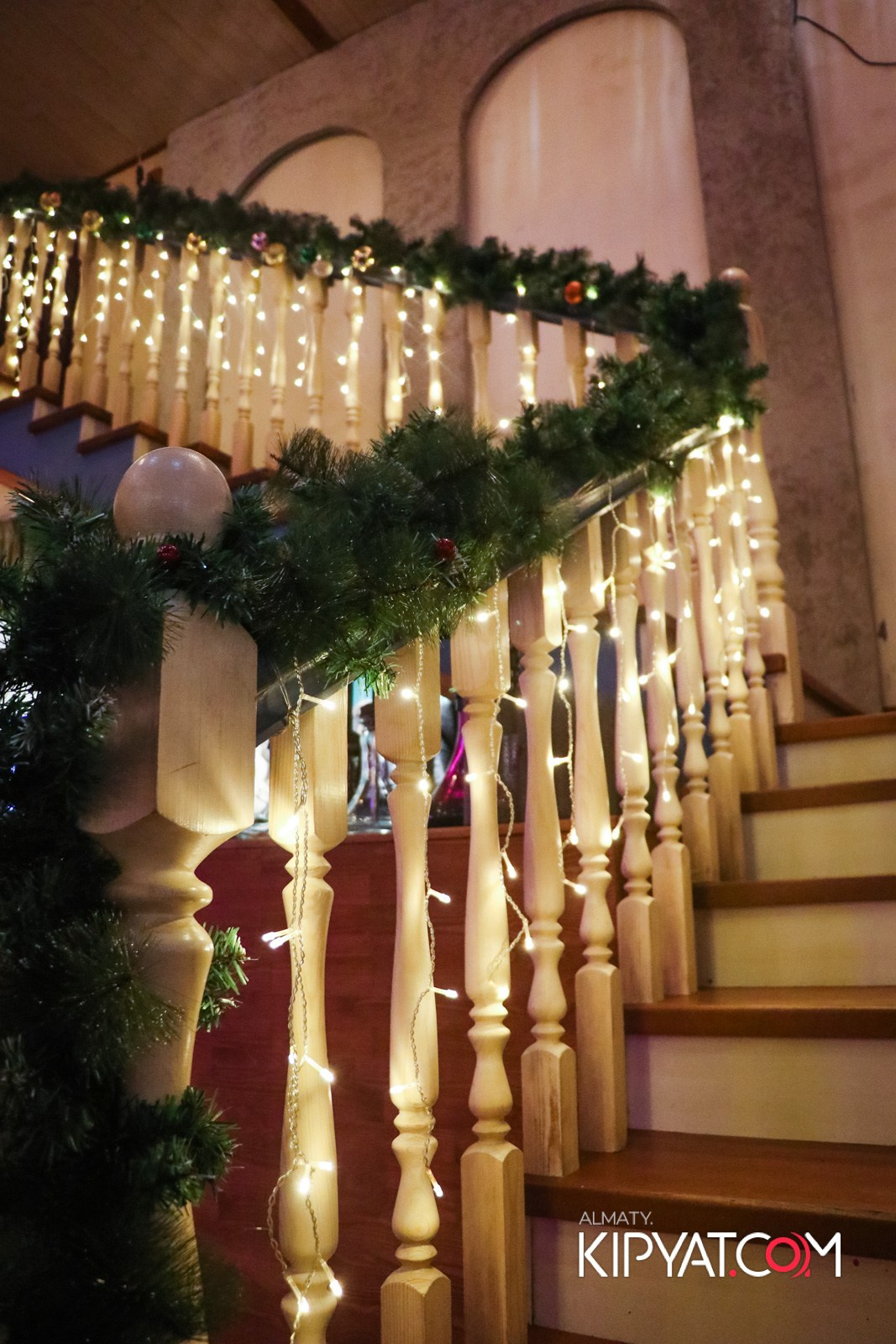 ГРУЗИНСКИЙ ДВОР НА КАБАНБАЙ БАТЫРА. КИПЯТКОМ АЛМАТЫ!