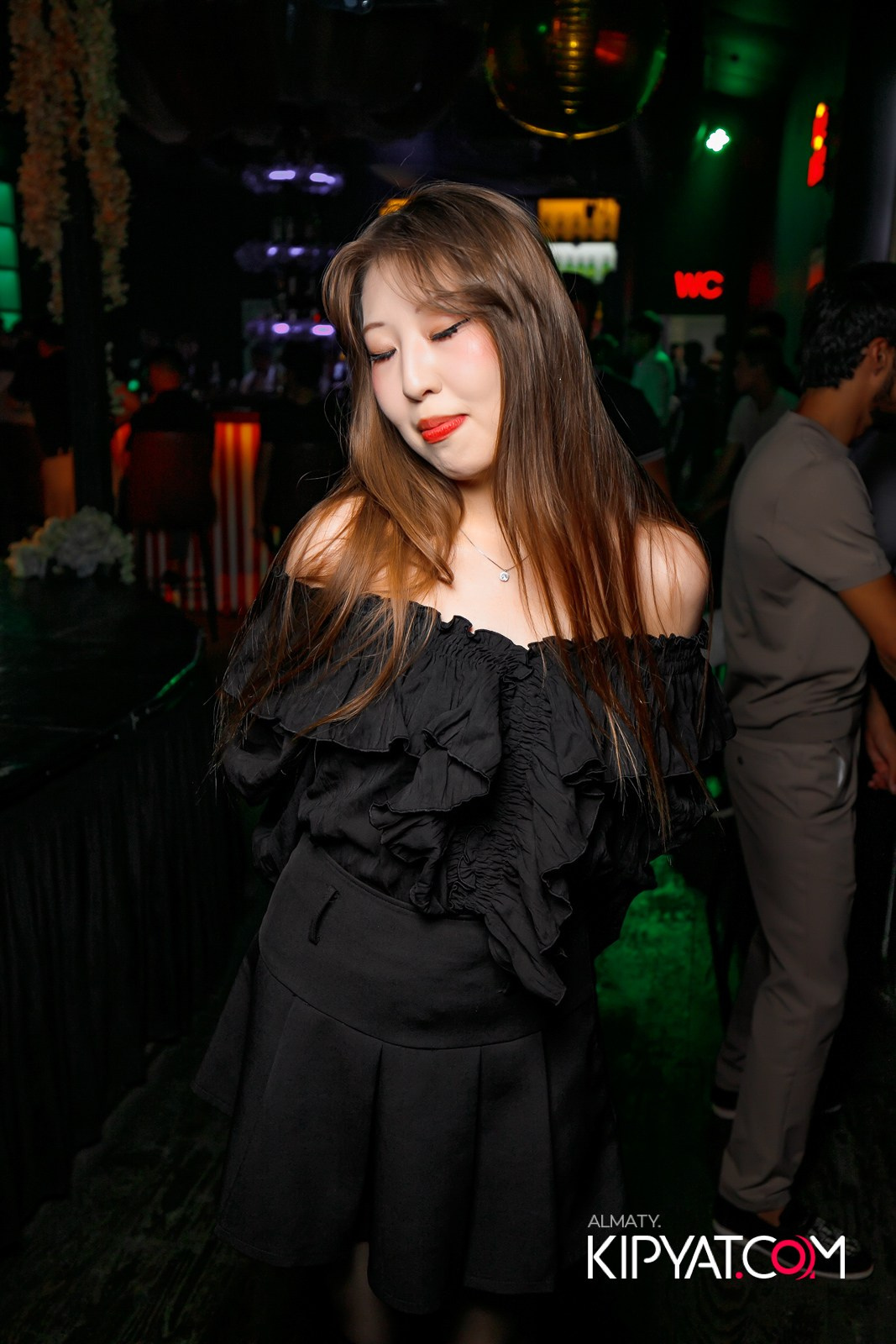 UYAT EMES BAR. КИПЯТКОМ АЛМАТЫ!