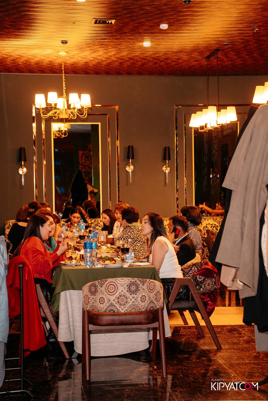 РЕСТОРАН ВЕСЕЛИДЗЕ НА АБАЯ. КИПЯТКОМ АЛМАТЫ!