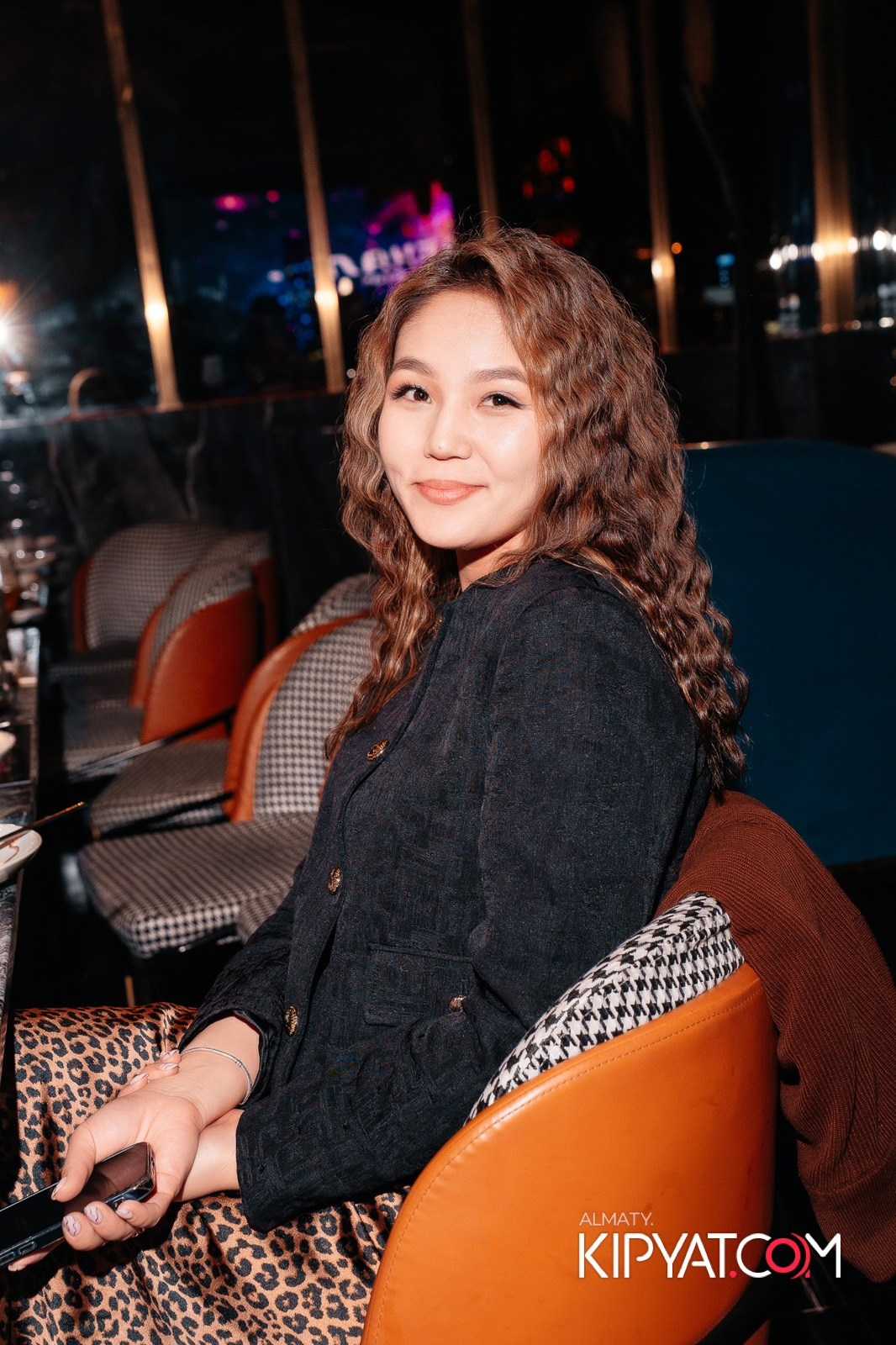 БАР ПАНАЕХАЛИ НА ТОЛЕ БИ. КИПЯТКОМ АЛМАТЫ!