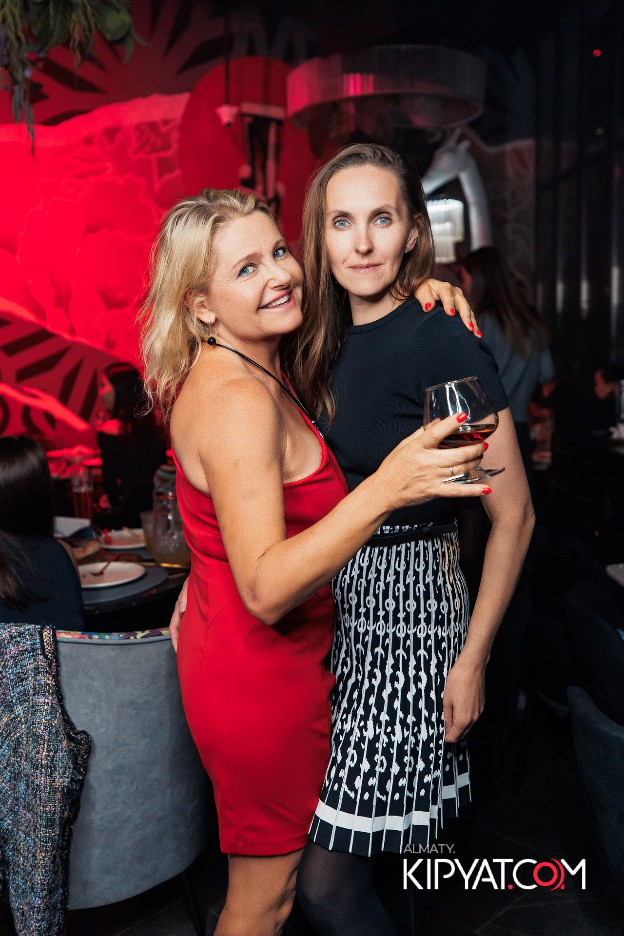 FRIENDS BAR & TERRACE. КИПЯТКОМ АЛМАТЫ!