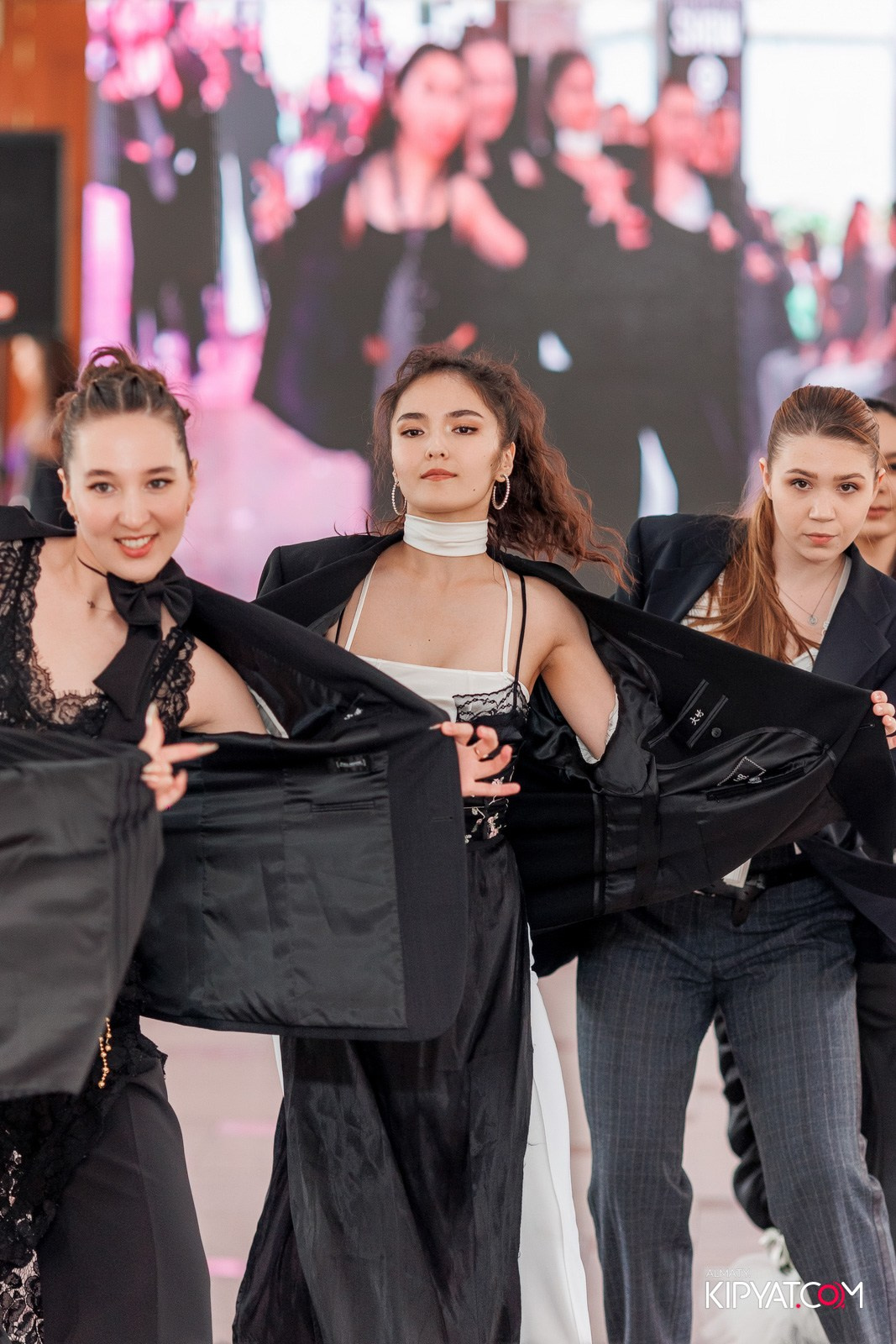 JUNIOR FASHION SHOW. КИПЯТКОМ АЛМАТЫ!