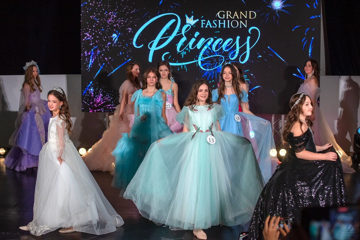 GrandFashionShow2024. Семейный и коммерческий фотограф в Сочи Александр Бодунов