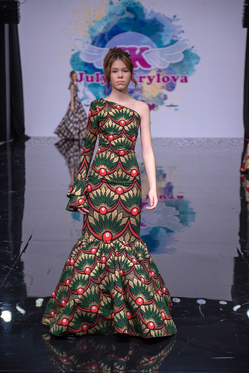 SochiFashionWeek2024 дизайнер Юлия Крылова. Семейный и коммерческий фотограф в Сочи Александр Бодунов