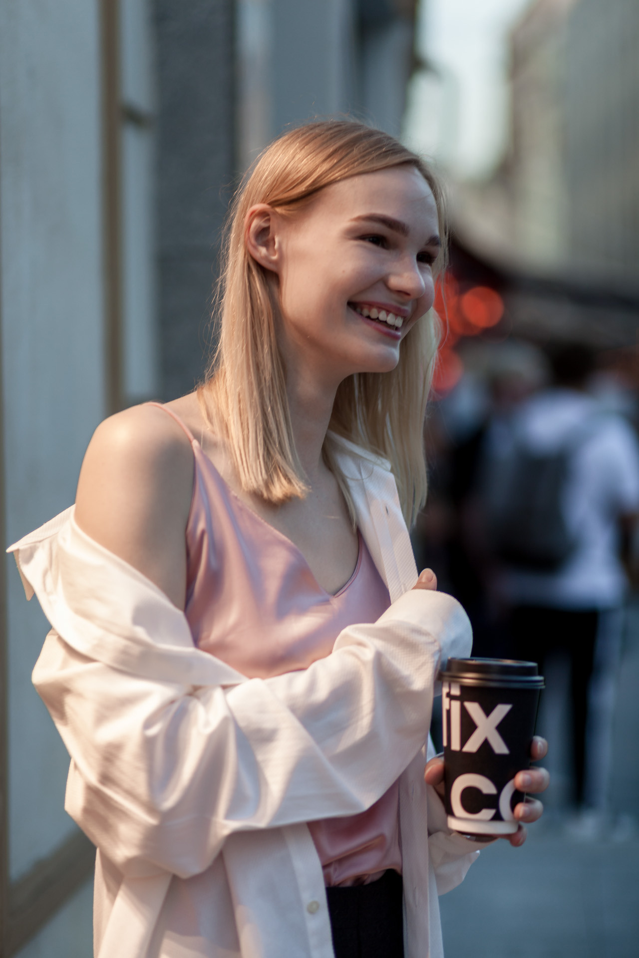 Фотосессия девушки в городе, фотопрогулка по Москве, Уличная фотосесси. Свадебный фотограф Дмитрий Гладков