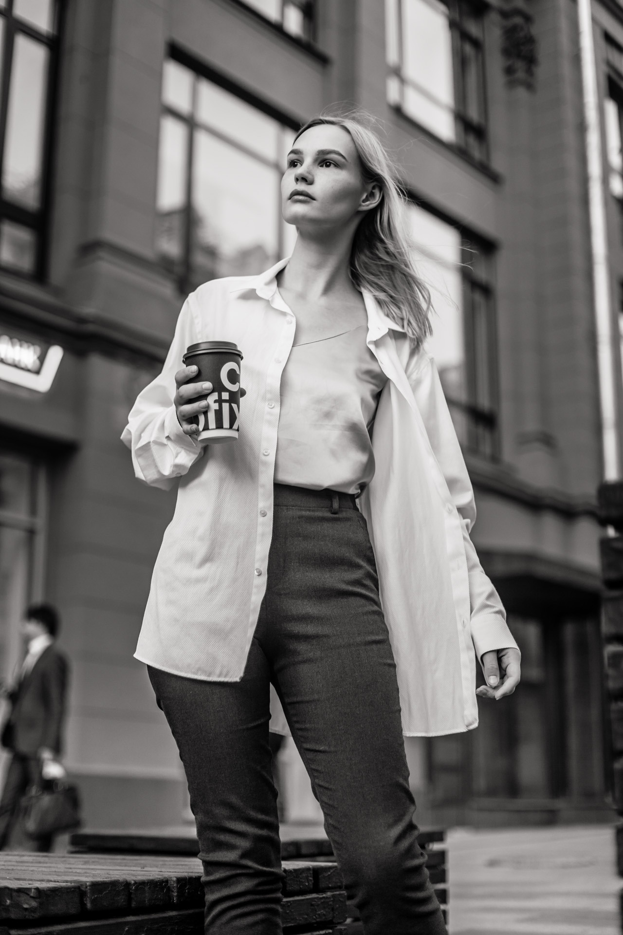 Фотосессия девушки в городе, фотопрогулка по Москве, Уличная фотосесси. Свадебный фотограф Дмитрий Гладков