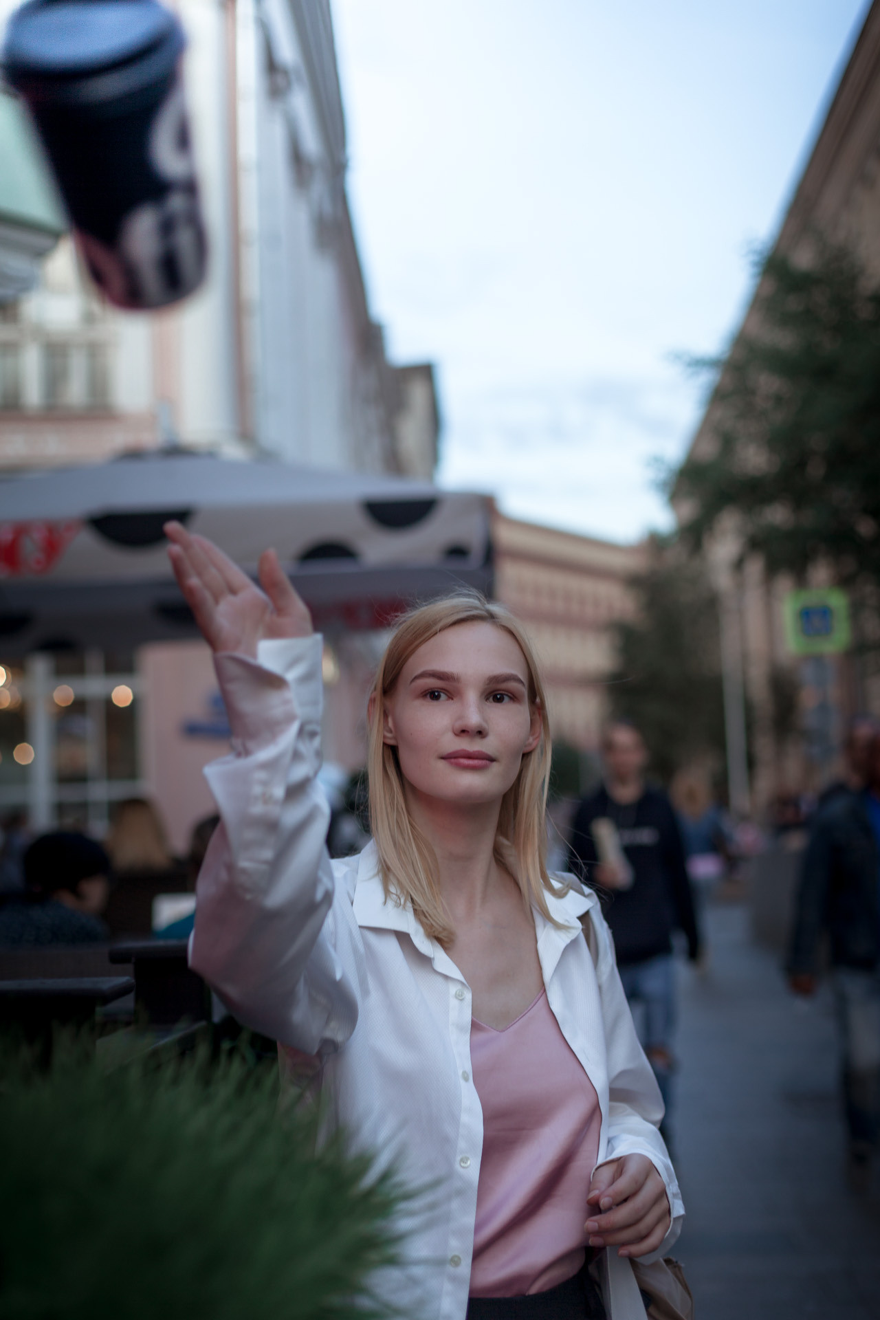 Фотосессия девушки в городе, фотопрогулка по Москве, Уличная фотосесси. Свадебный фотограф Дмитрий Гладков