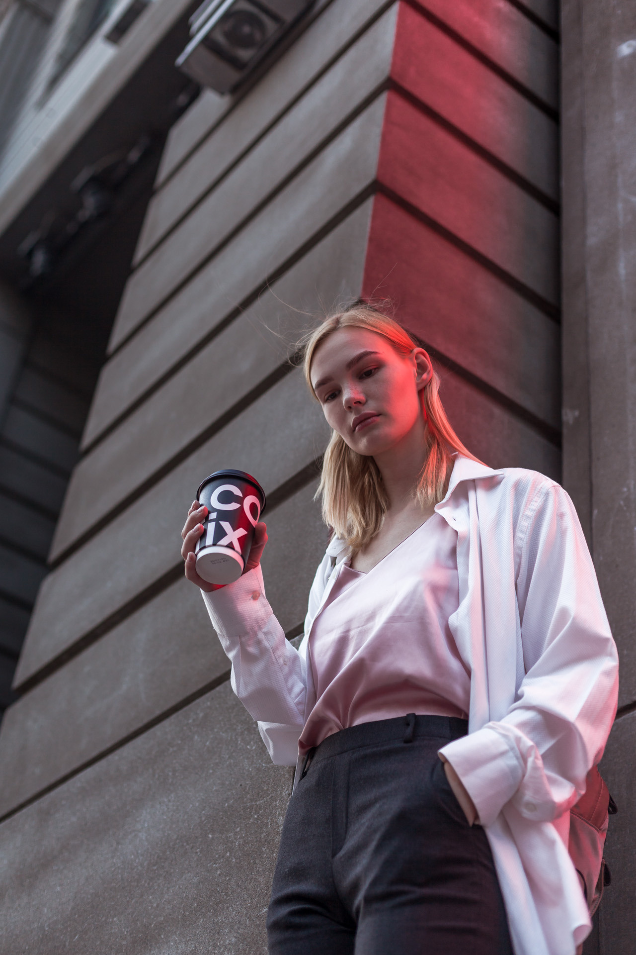 Фотосессия девушки в городе, фотопрогулка по Москве, Уличная фотосесси. Свадебный фотограф Дмитрий Гладков