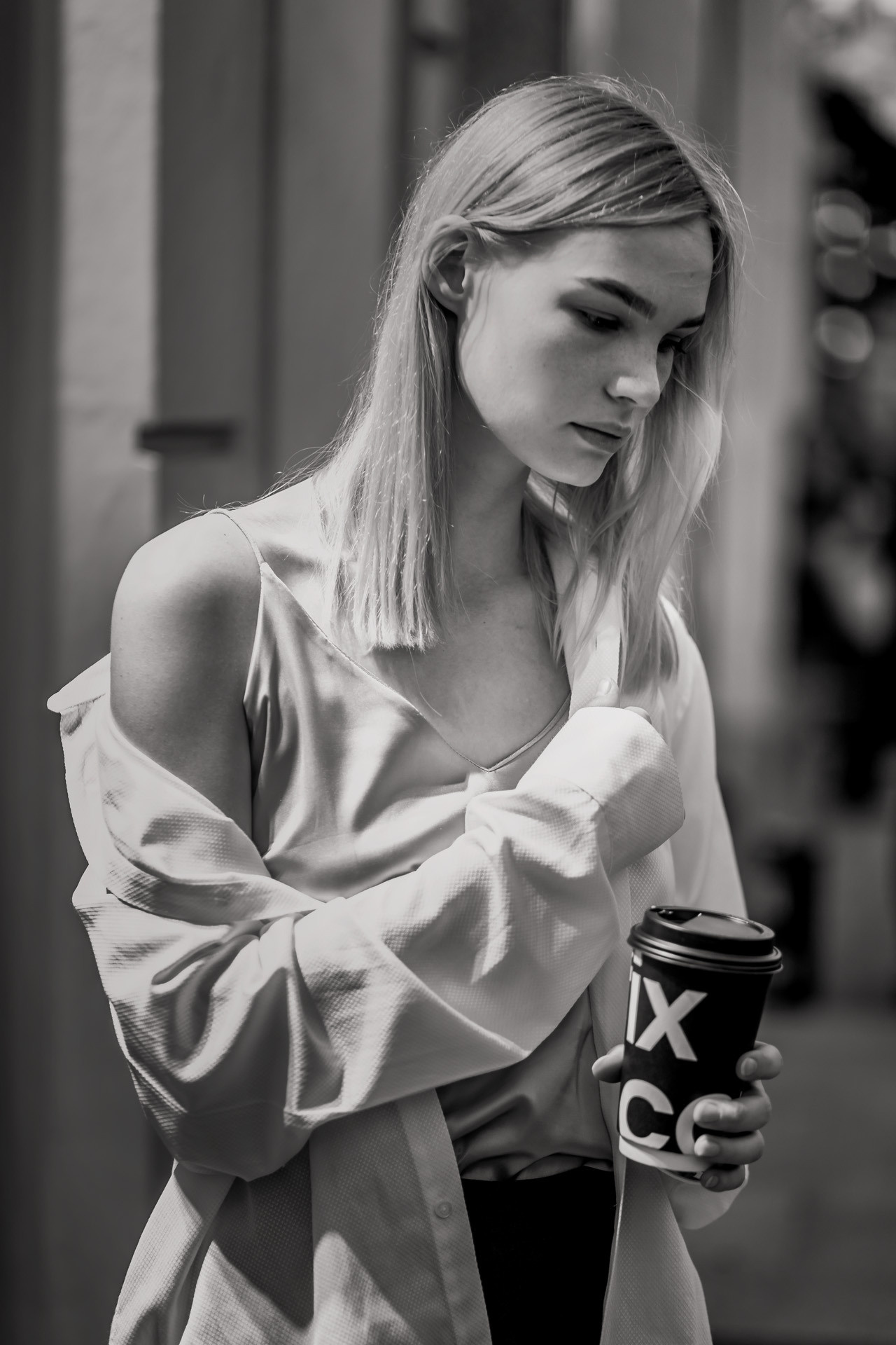 Фотосессия девушки в городе, фотопрогулка по Москве, Уличная фотосесси. Свадебный фотограф Дмитрий Гладков