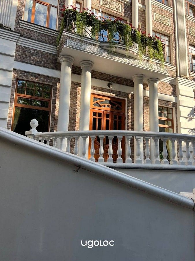 Уличная локация для фотосессии — атмосферный переулок Москвы