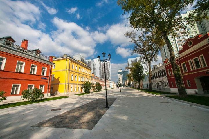 Уличная локация для фотосессии — атмосферный переулок Москвы