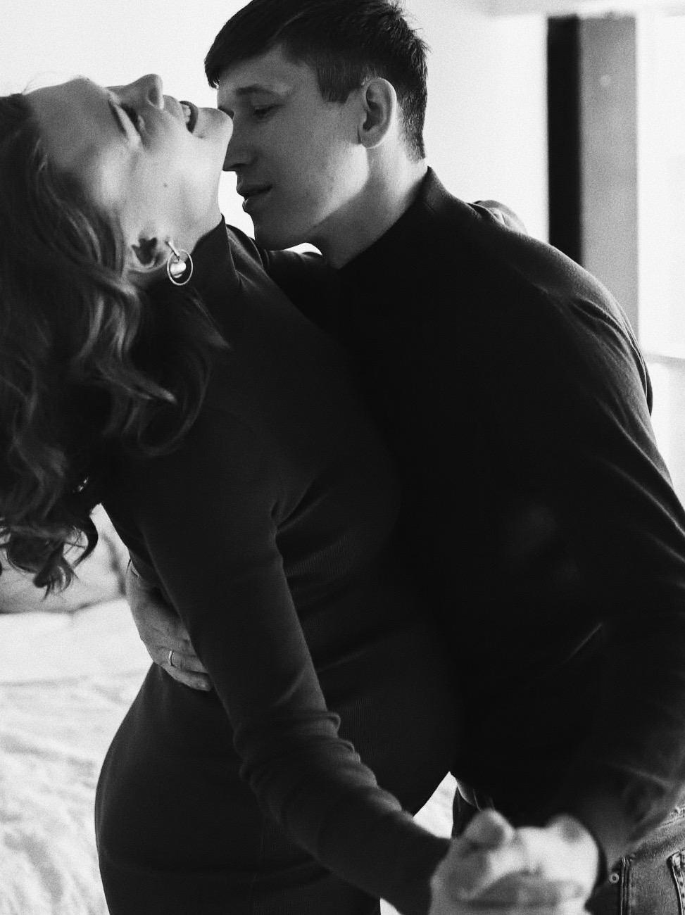 Дарья и Иван в трепетном ожидании. Фотограф про любовь в городе Москва