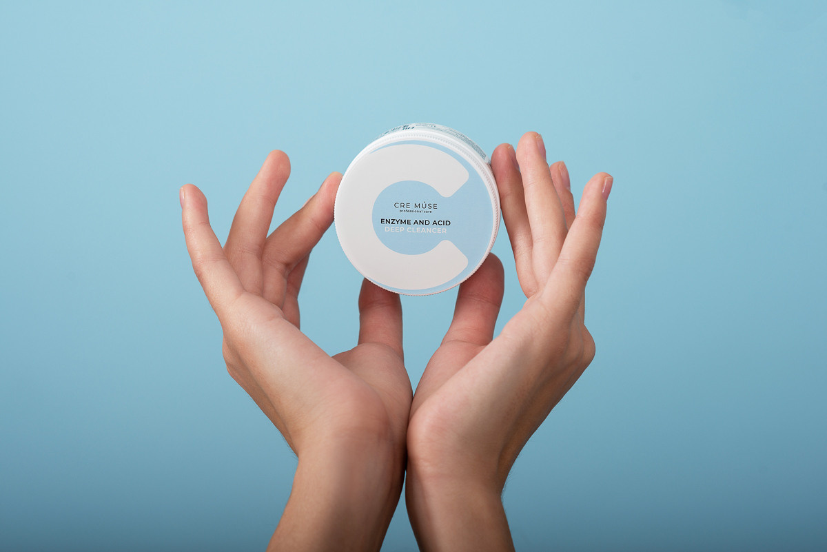 профессиональная предметная съемка в студии косметика с моделью Ульяновск