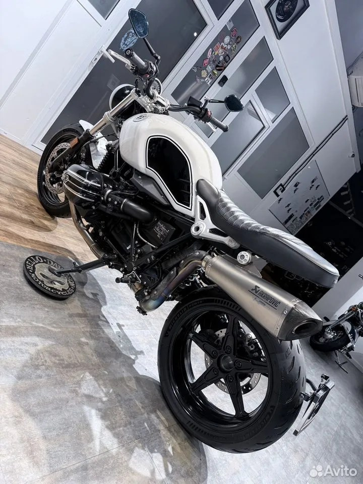 Купить BMW R9T (White Scrambler) — подробнее на сайте. Hello Davidson, Москва. Только хорошие мотоциклы…