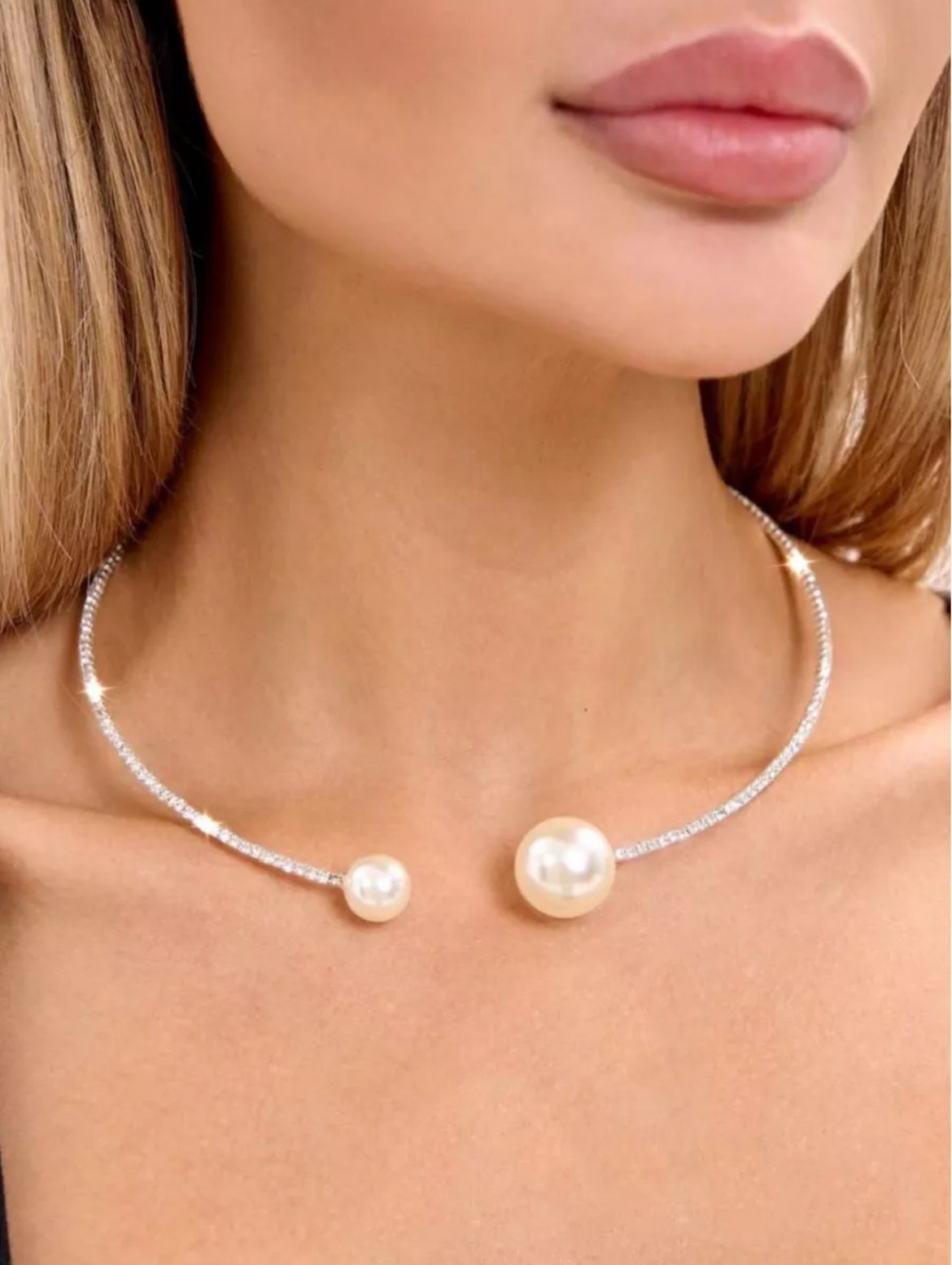 Ожерелье с камнями и бусинами на концах